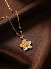 Gold Floral Pendant Necklace – Everyday Light Luxury