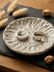 Minimal Silver Hoop Earrings – Lightweight Everyday Jewelry for Women