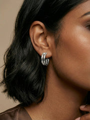 Minimal Silver Hoop Earrings – Lightweight Everyday Jewelry for Women