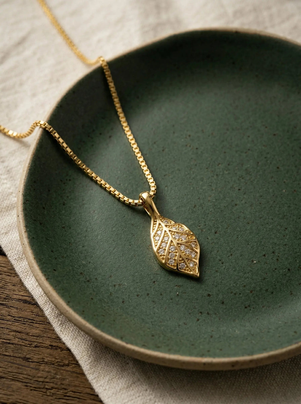 Pavé Leaf Pendant Necklace – PVD Gold Plated Titanium Steel Box Chain