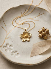 Gold Floral Pendant Necklace – Everyday Light Luxury