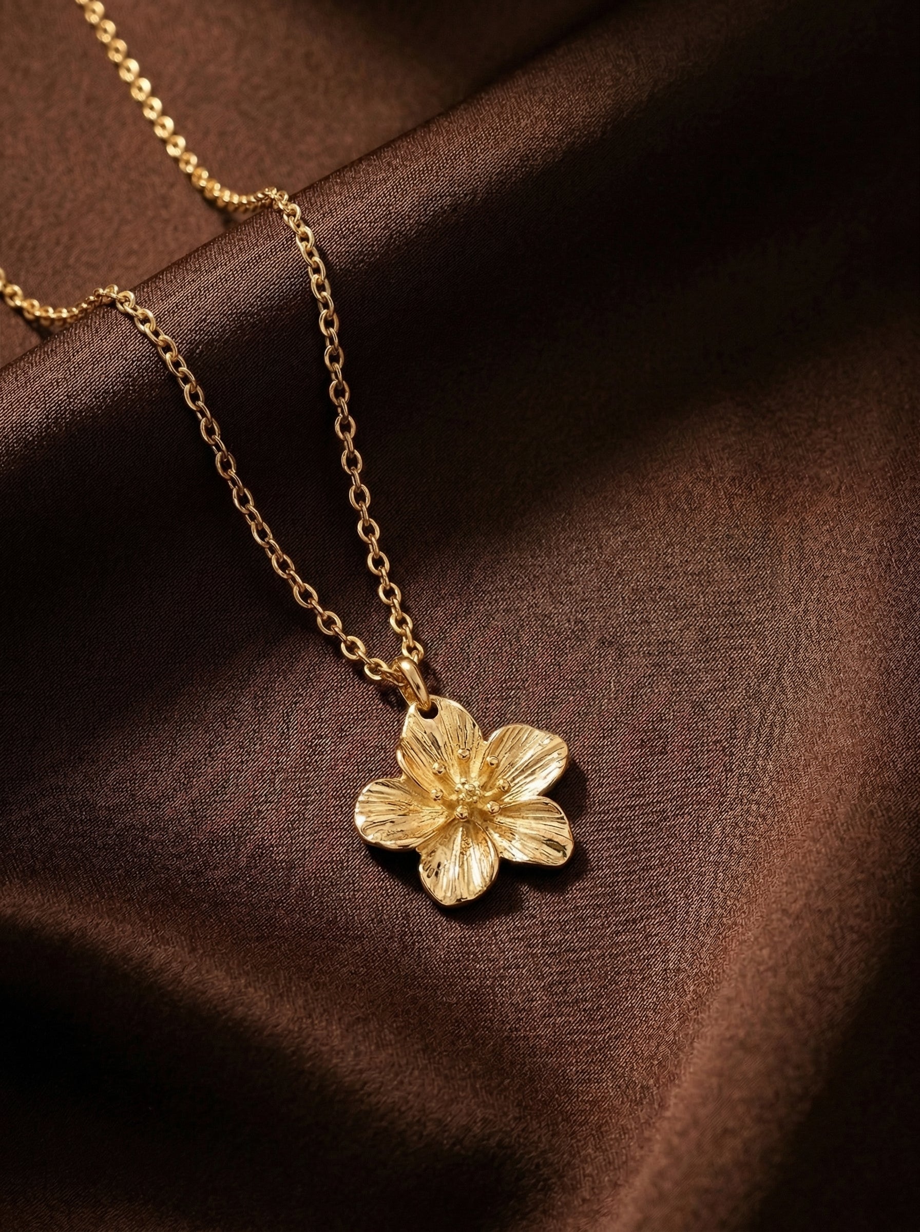 Gold Floral Pendant Necklace – Everyday Light Luxury