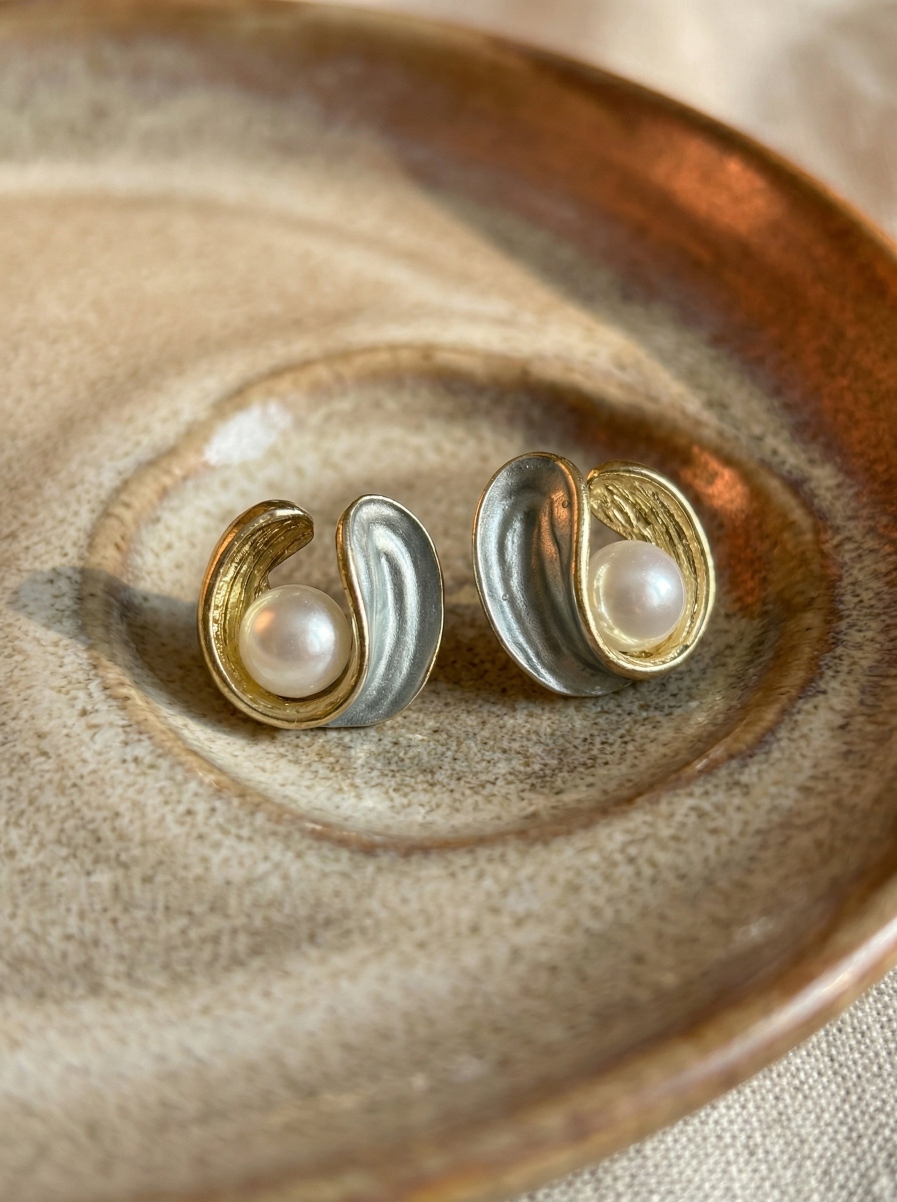 Gray Conch Pearl S925 Silver Stud Earrings