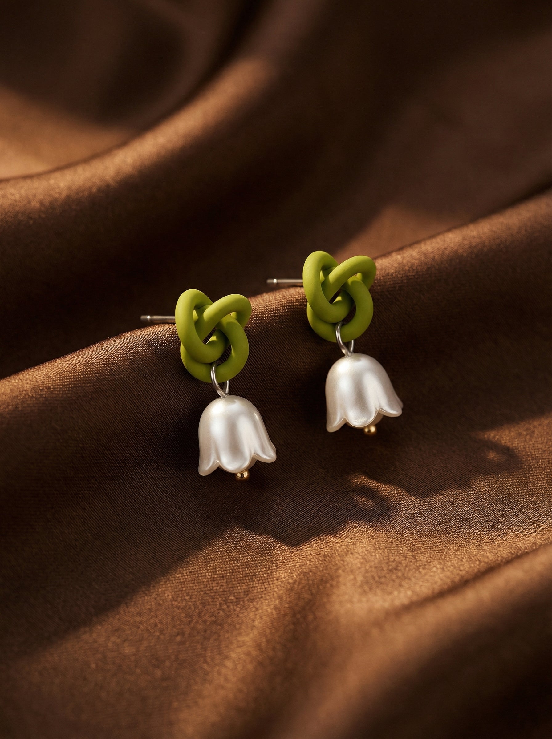 S925 Silver Needle Green & White Floral Knot Drop Earrings