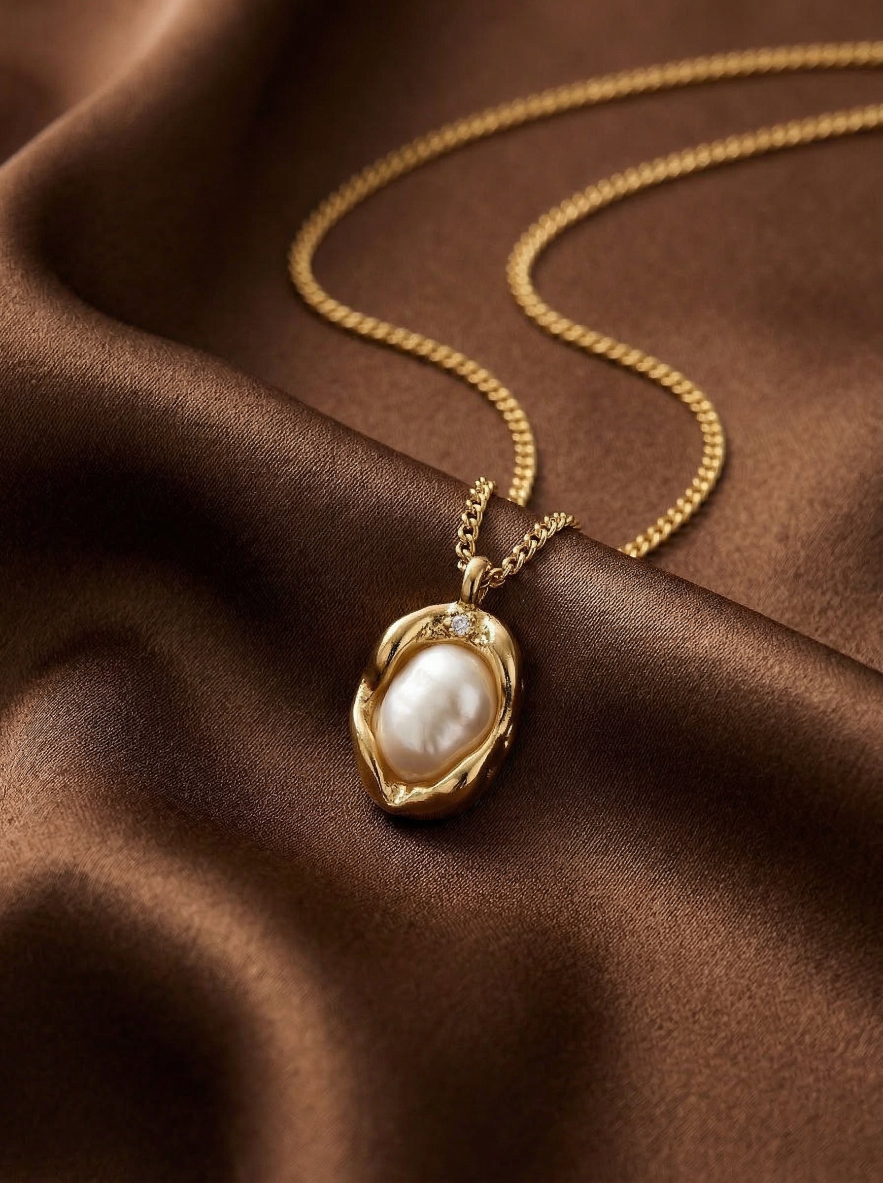 Gold-Tone Shell Stone Pendant Necklace – Everyday Confidence