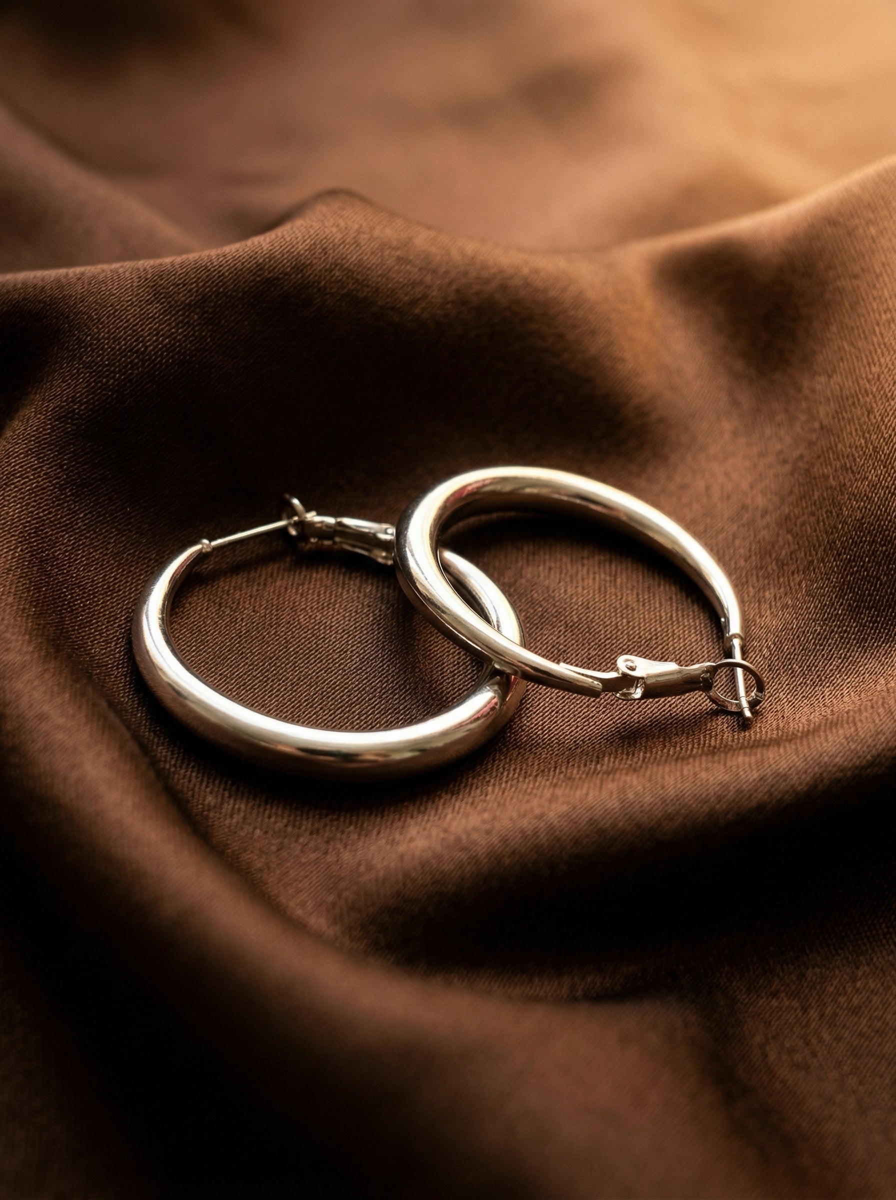 Classic Round Hoop Earrings – Stylish Minimal Jewelry for Women