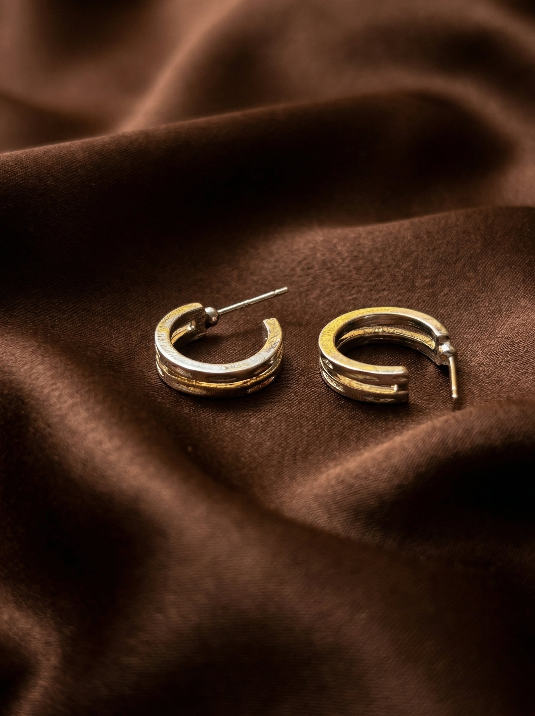 Minimal Silver Hoop Earrings – Lightweight Everyday Jewelry for Women