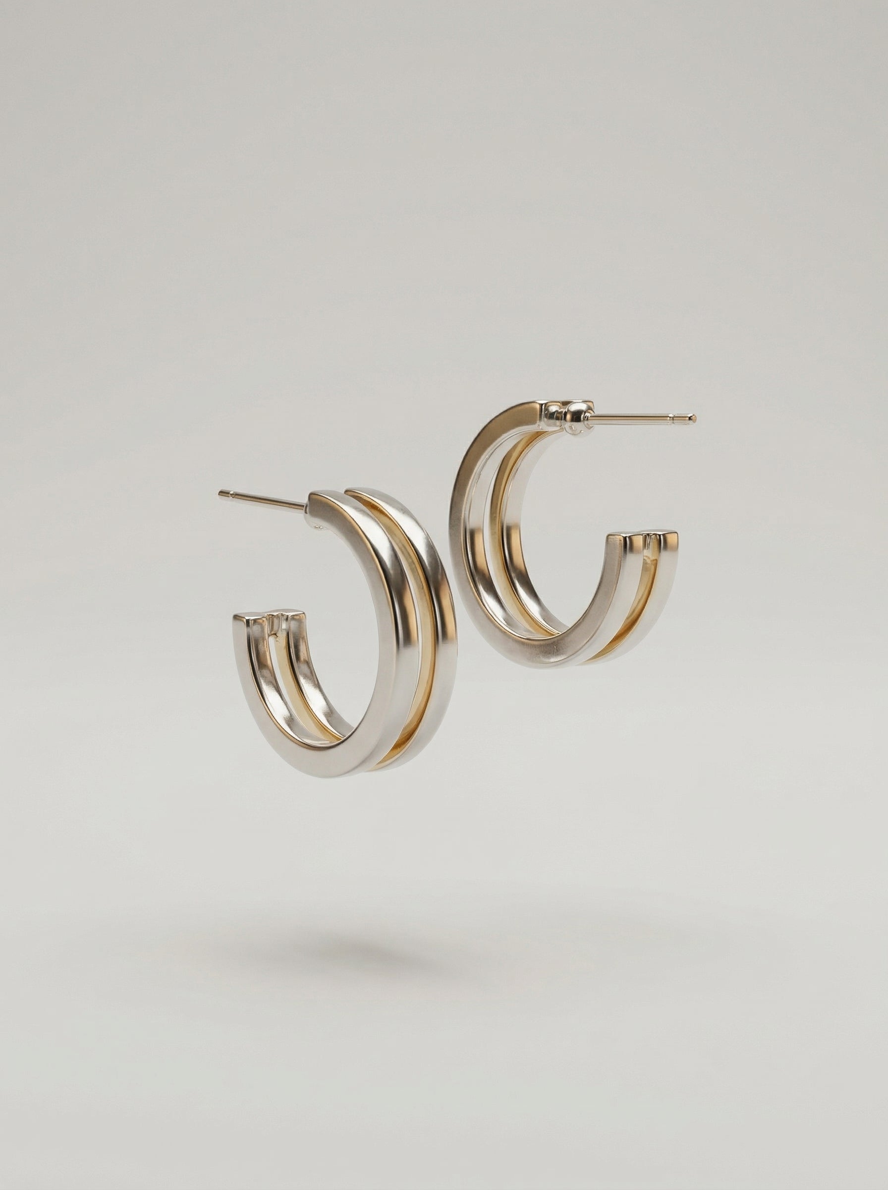 Minimal Silver Hoop Earrings – Lightweight Everyday Jewelry for Women