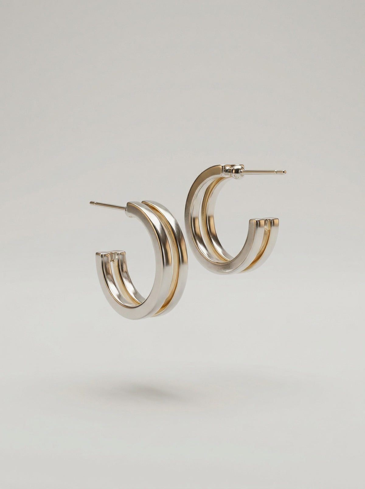 Minimal Silver Hoop Earrings – Lightweight Everyday Jewelry for Women