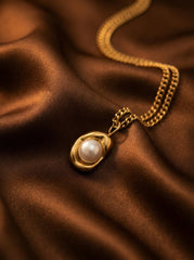 Gold Pearl Necklace in Gold Plated Stainless Steel