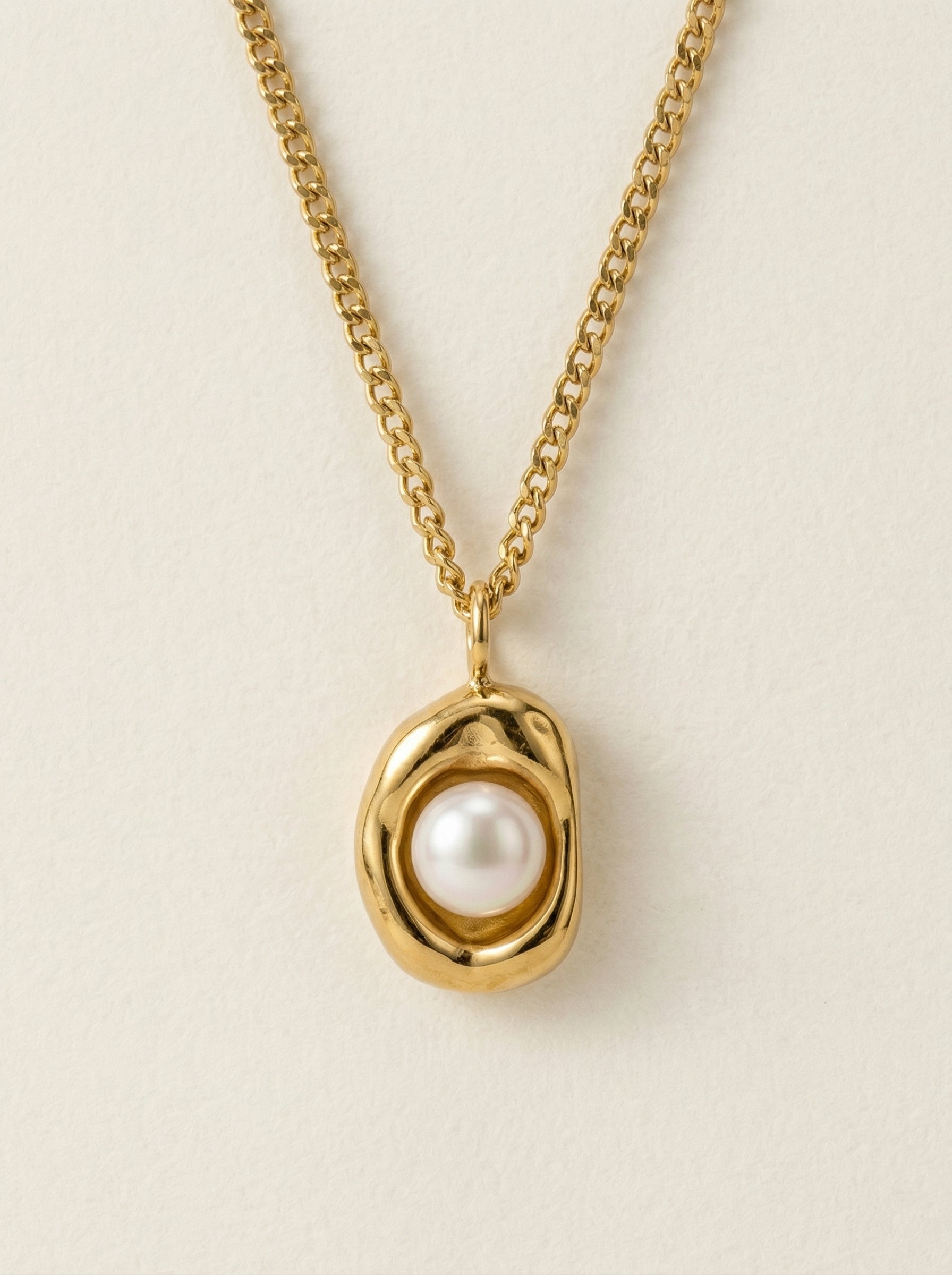 Gold Pearl Necklace in Gold Plated Stainless Steel