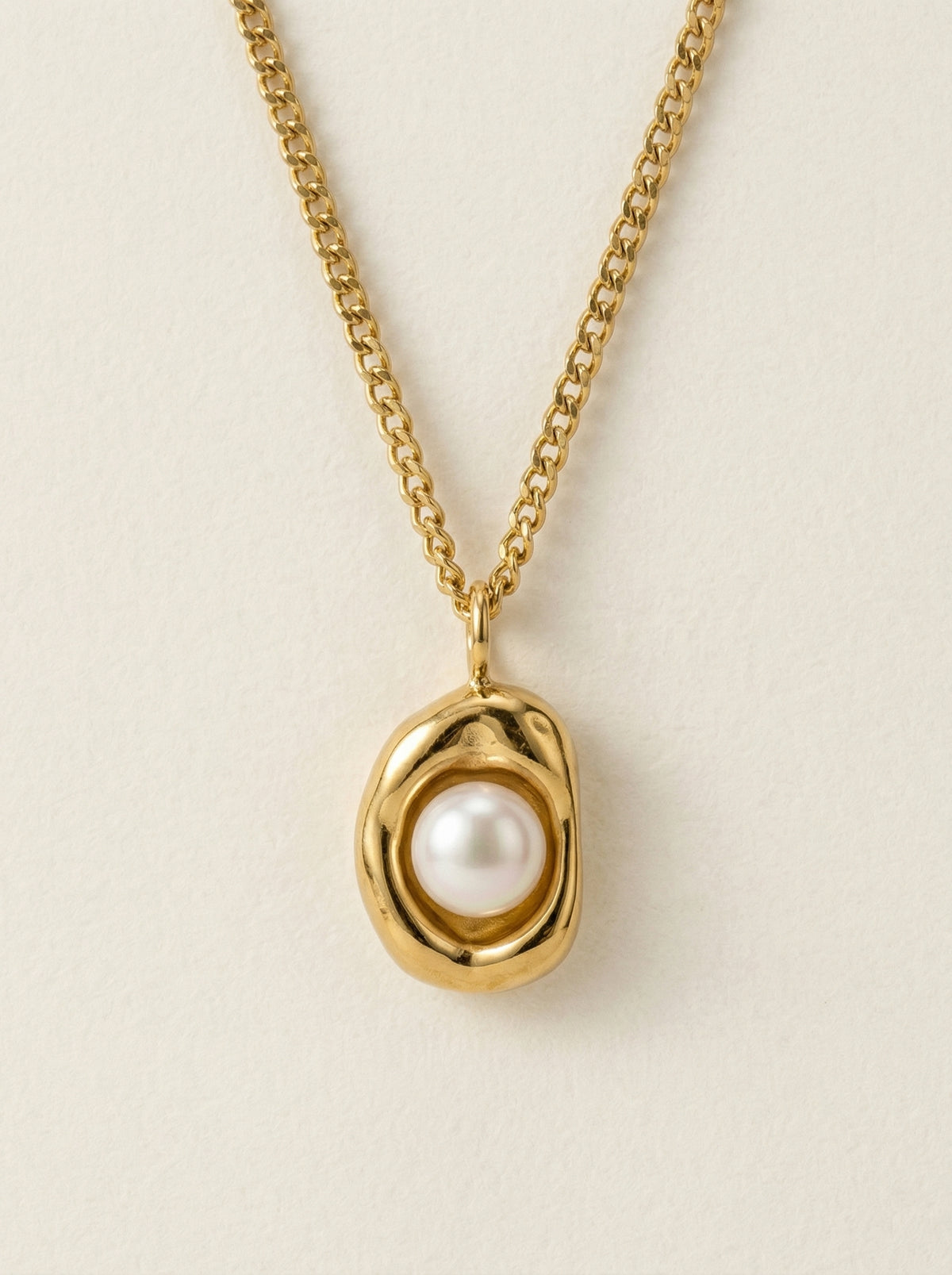 Gold Pearl Necklace in Gold Plated Stainless Steel