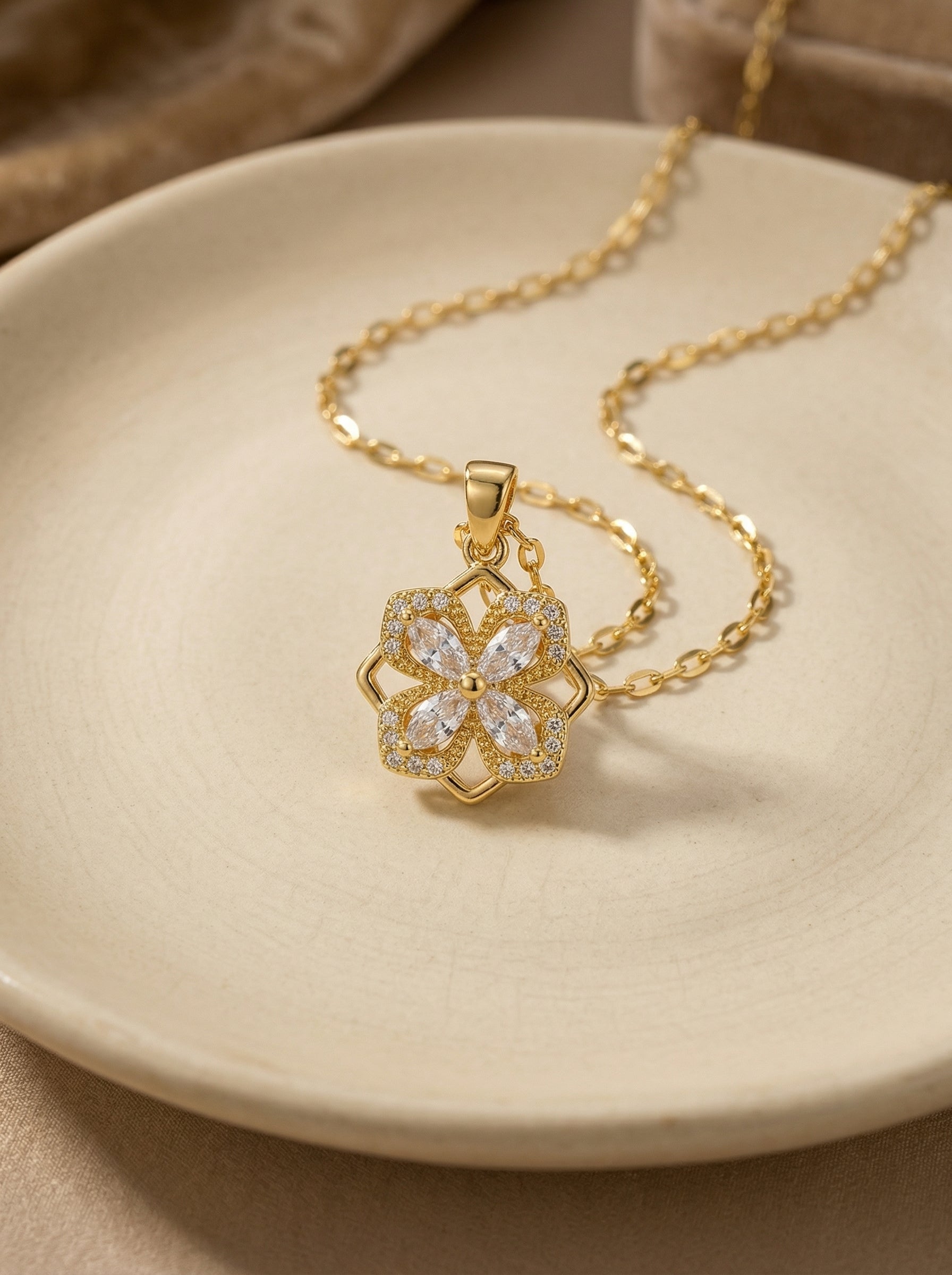 Four-Leaf Clover Necklace in 18K Gold with Rotating Clover & Zircon