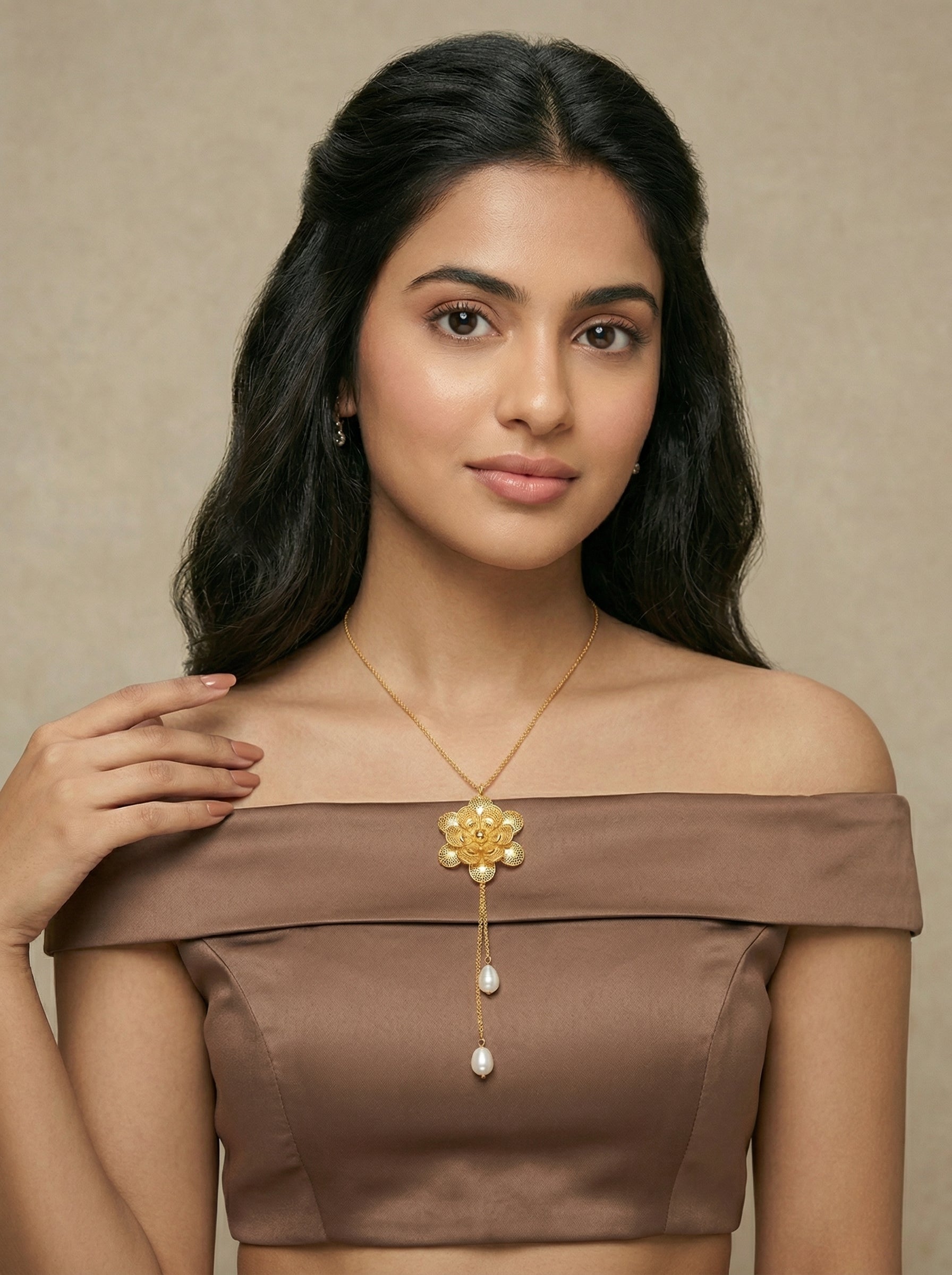 Women's Retro Gold Plated Flower Necklace with Pearl Tassel
