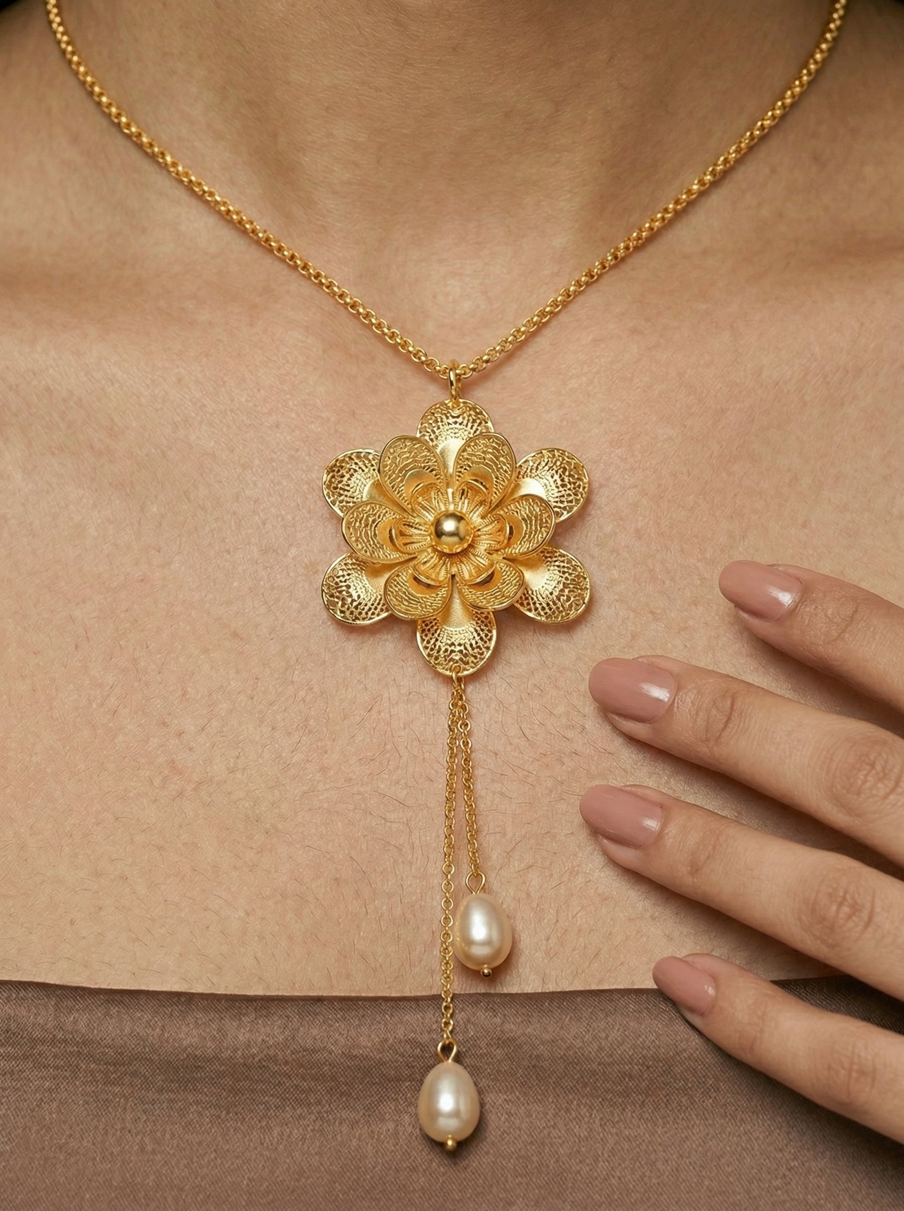 Women's Retro Gold Plated Flower Necklace with Pearl Tassel