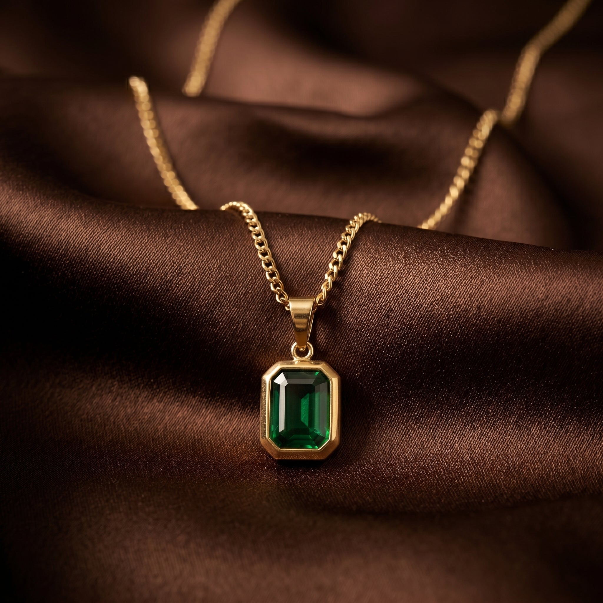 Lvzuan Gold-Plated Stainless Steel Necklace with Green Stone